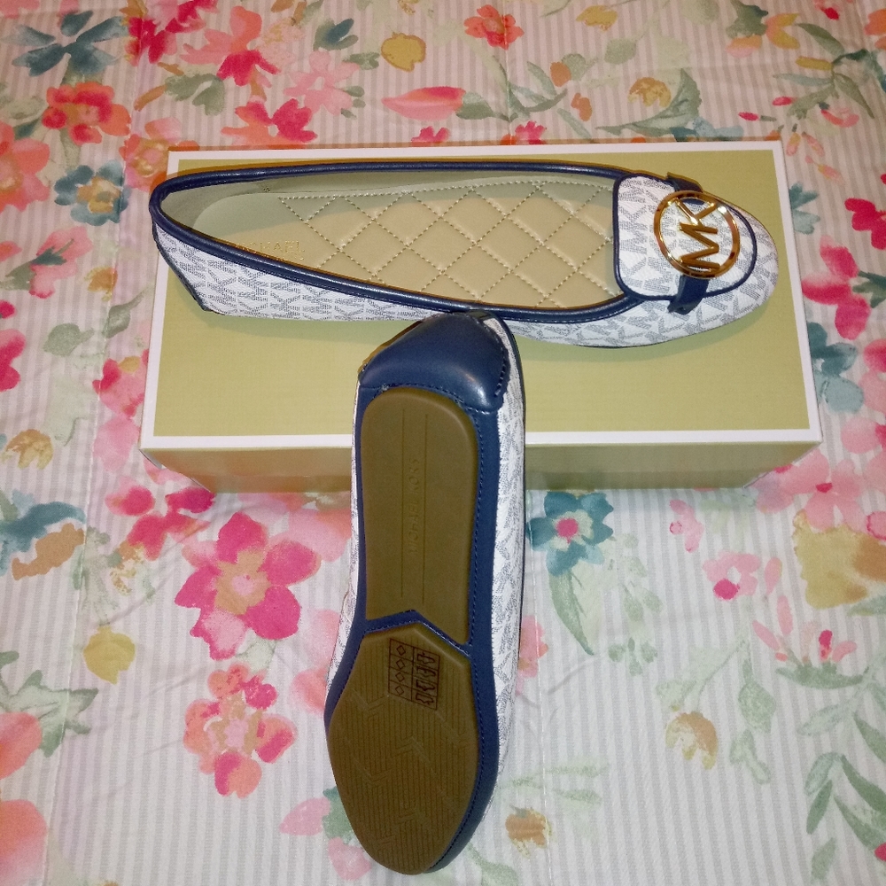 Michael Kors Lillie Moc Flats - Picture 10 of 10